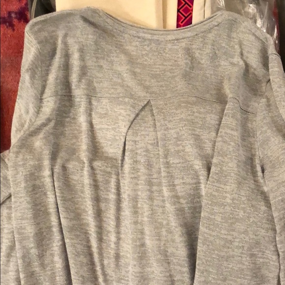 NWT Vince Gray Long Sleeved Top Size Large - Picture 2 of 6